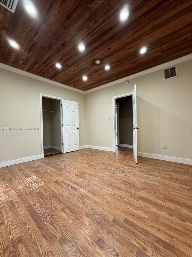 Foto del edificio - 213 Stirling Rd