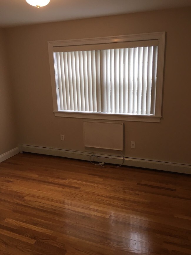 Foto del edificio - 6 E 236th St