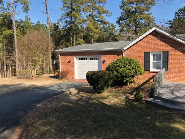 Building Photo - 681 Kinderhook Pike