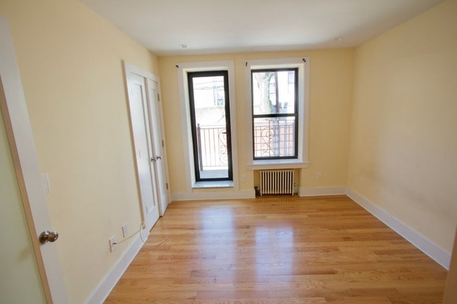 Building Photo - 1545 White Plains Rd
