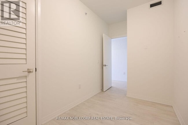 Photo du bâtiment - 408 Browns Line