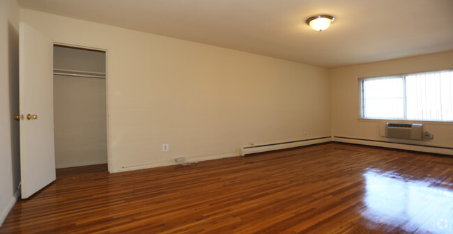 Living Room/Bedroom - Maple Crest Apartments at Valley Stream