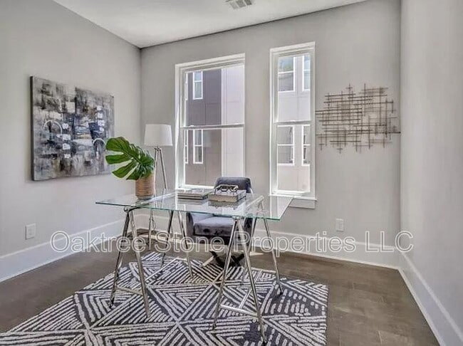 Building Photo - 456 Parkway Dr NE