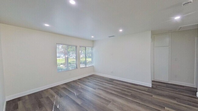 Foto del edificio - 8592 Cornwall Cir