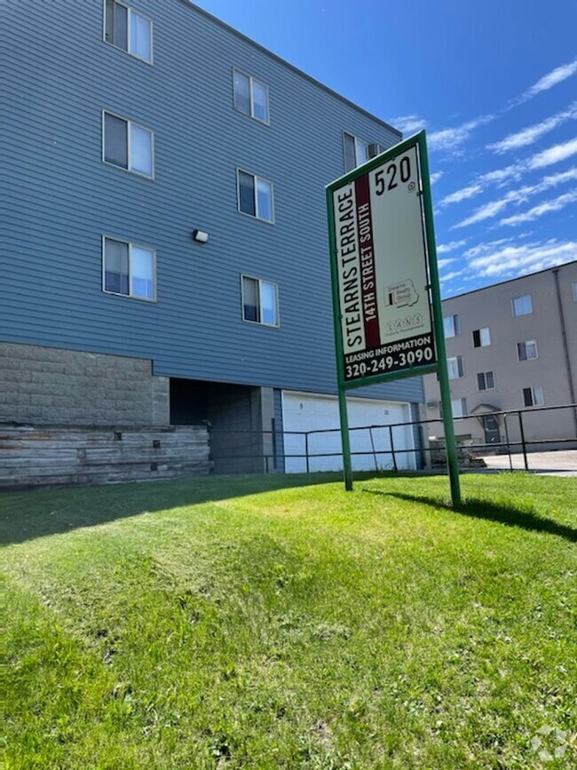 Building Photo - 520 14th St S