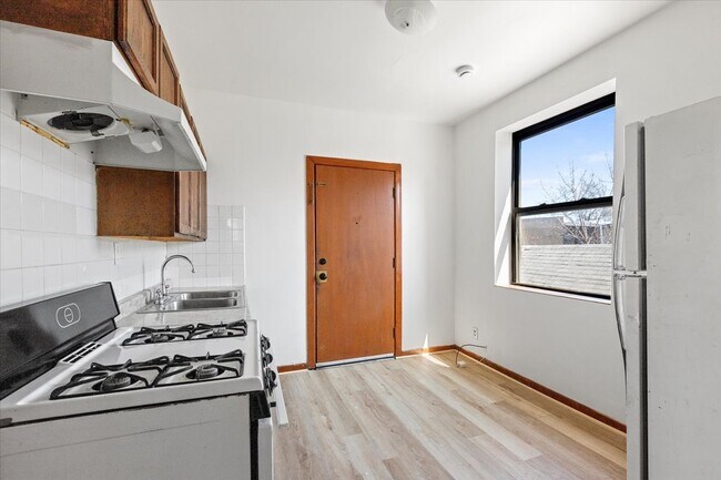 Building Photo - 3557 W Cortland St