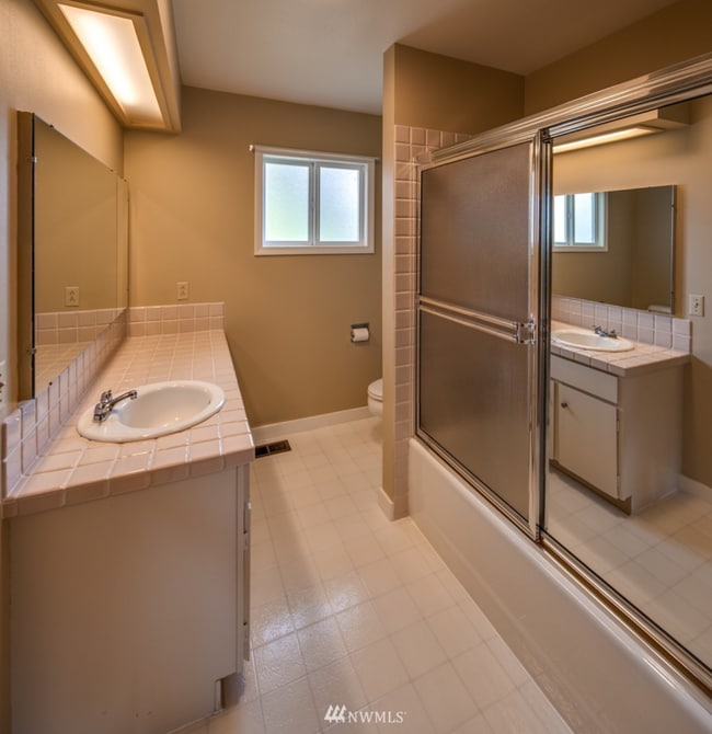 Building Photo - 5683 Putnam Rd