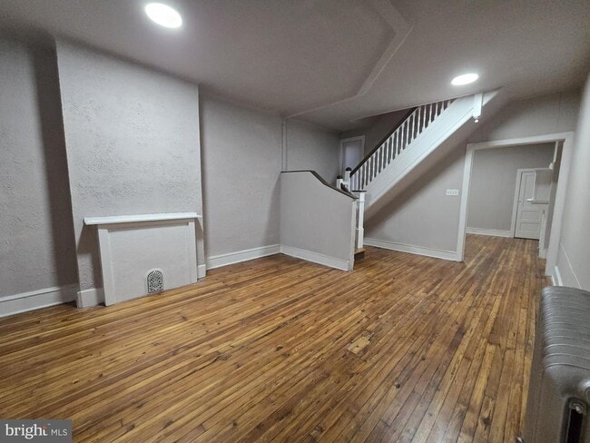 Building Photo - 2536 W Cumberland St