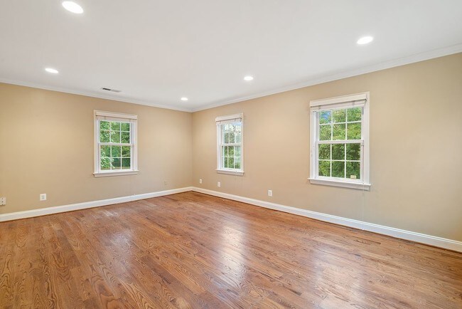 Building Photo - Cottage in Great Falls For Rent