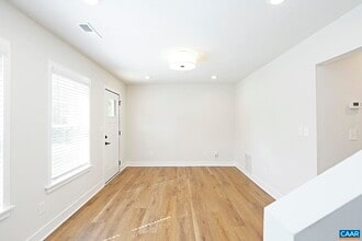 Building Photo - 917 Belmont Ave