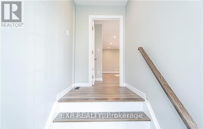 Building Photo - 19 Loon Ave