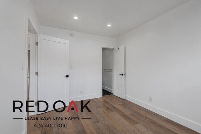 Building Photo - **1 Month Free Move-In Special** Fabulous ...