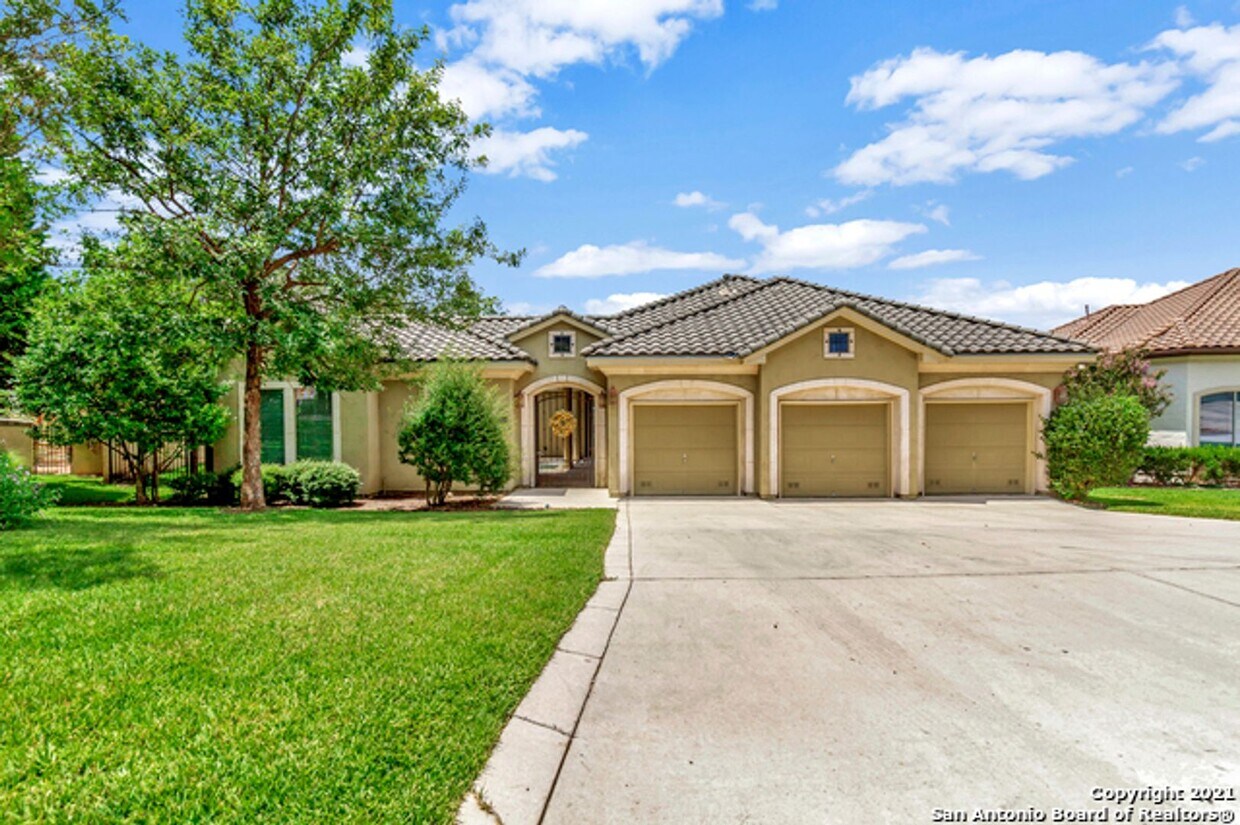 Primary Photo - 4 Bedroom/4 Bath Champion Ridge Subdivision
