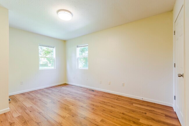 Building Photo - 906 Pottawatomie Ave