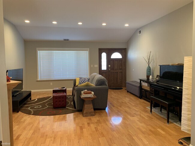 Foto del edificio - 3 br, 2 bath House - 948 Anna Street