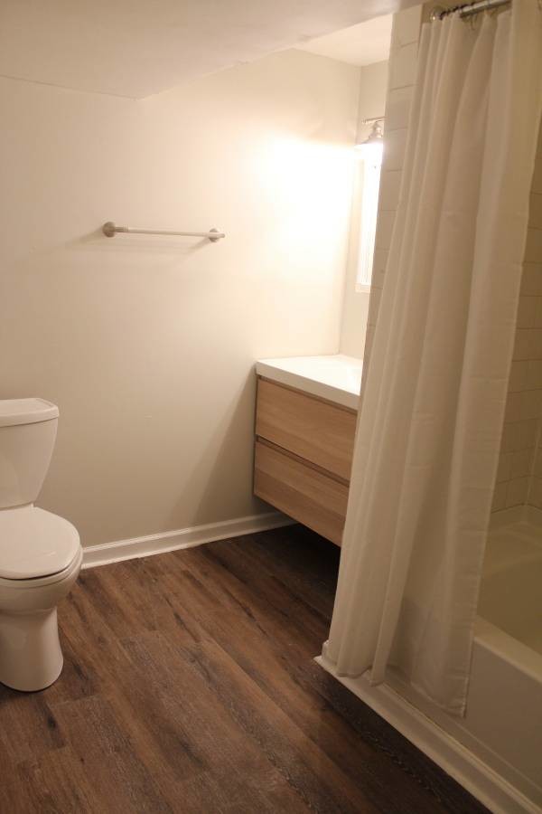 Bathroom - 2620 North Sacramento Avenue