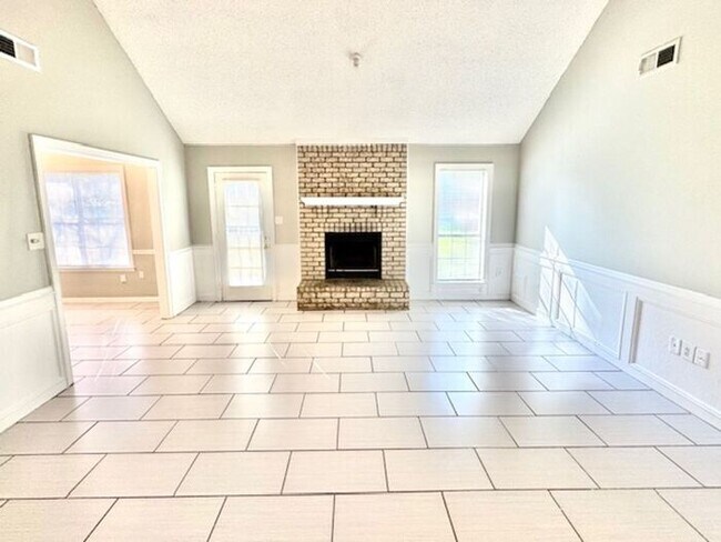 Building Photo - Bartlett Home- Great Schools Availalbe Now