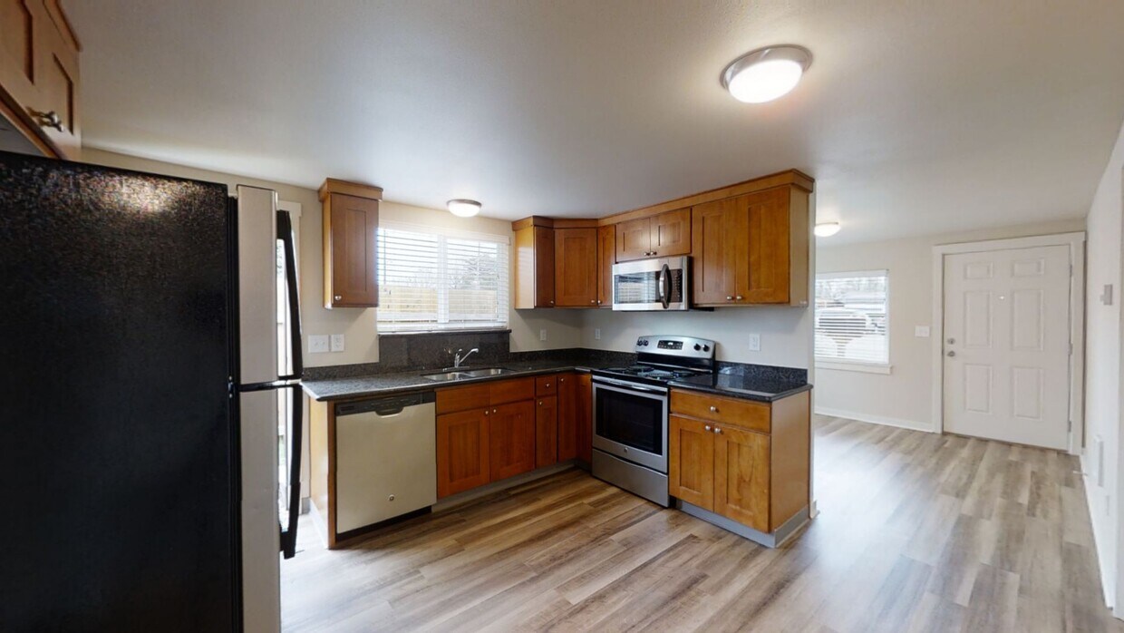 Foto principal - Updated One Bedroom Home For Rent- Fenced ...