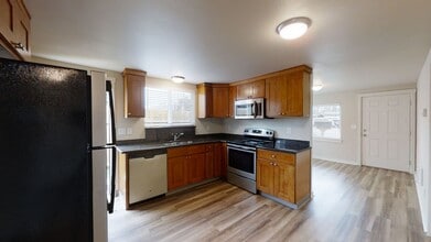 Building Photo - 10725 Sales Rd S
