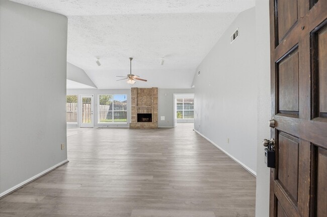 Foto del edificio - 7011 Lost Thicket Dr