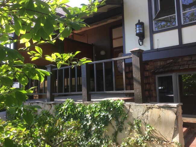 Foto del edificio - 3468 Pinewood Dr