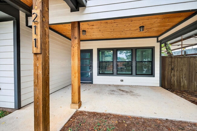 Building Photo - 211 W Murray St