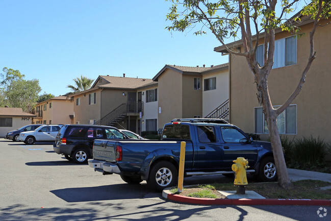 Building Photo - Alaquinas Apartments