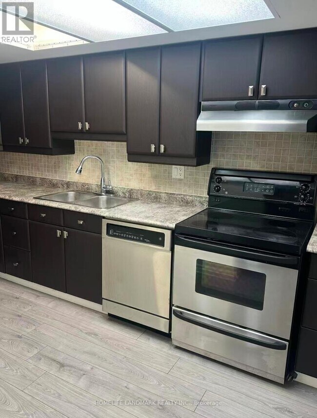 Photo du bâtiment - 360 Bloor St E