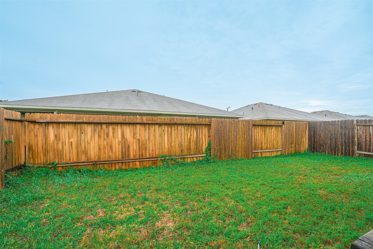 Building Photo - 9857 Gln Brk Ln
