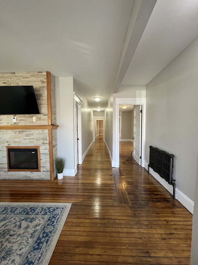 Building Photo - 554 Hudson Ave