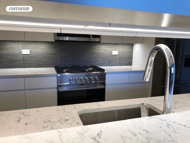 Building Photo - 305 E 63rd St