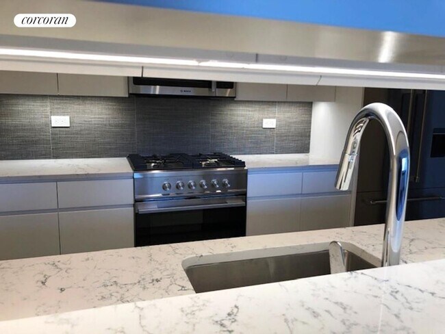 Foto del edificio - 305 E 63rd St