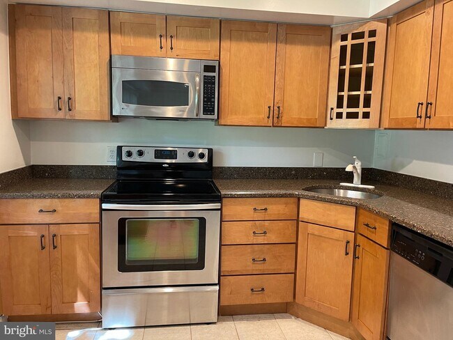 Foto del edificio - 3232 S 28th St
