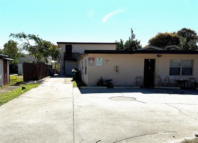 Building Photo - 610 NE 35th St