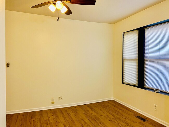 Foto del edificio - 6509 S Blackstone Ave