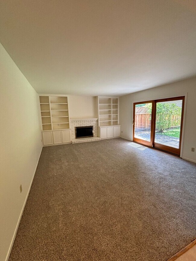 Building Photo - Single Level 3 Bedroom 2 Bathroom Bennett Valley Home with large private backyard