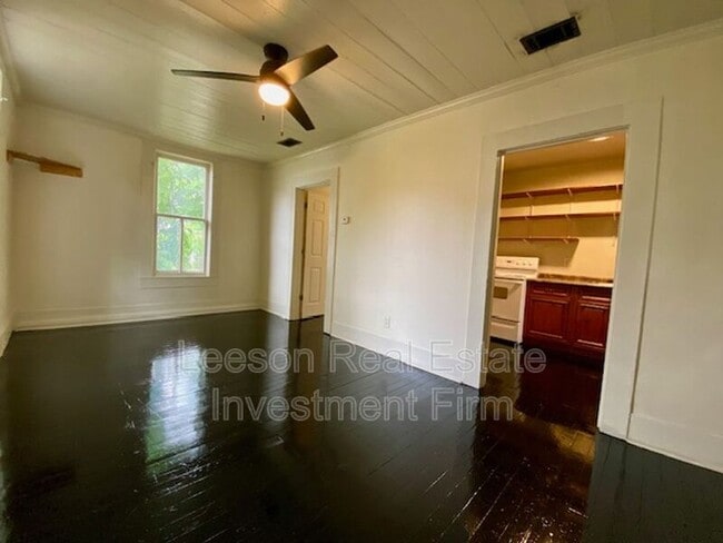 Building Photo - 455 Egan St