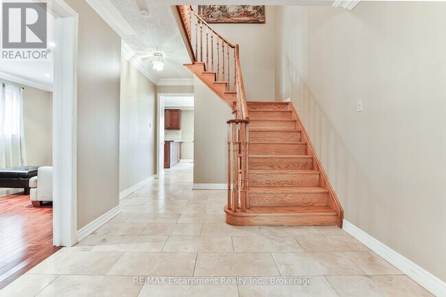 Photo du bâtiment - 90 Waterfall Rd