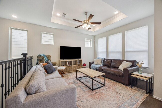 Building Photo - 1817 Agoura Hills Dr