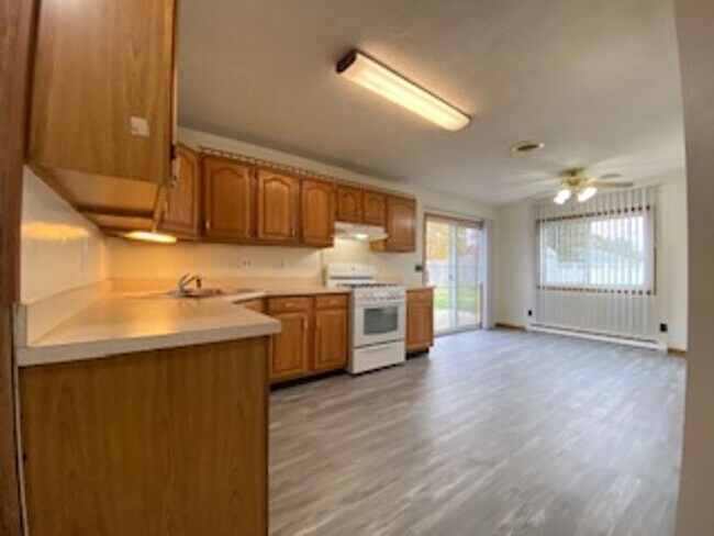 Foto del edificio - 3 Bedroom, 1 Bath Single Family Home in El...
