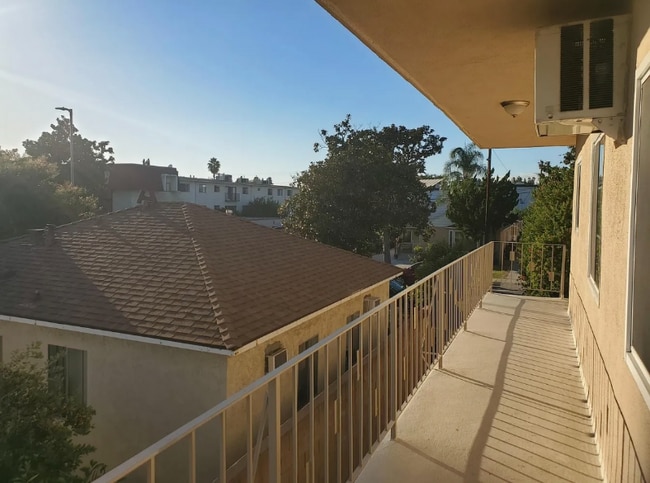 Foto del edificio - 1128 Raymond Ave