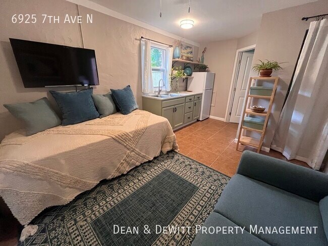 Building Photo - Adorable Studio Apartment in Azalea / Jung...