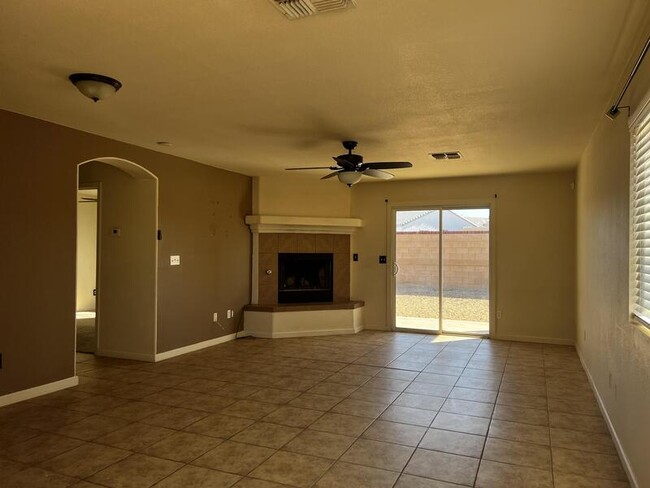 Building Photo - 5010 S Rosemary Dr
