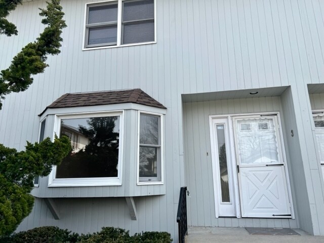 Primary Photo - 688 Merrick Rd