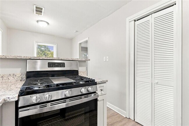 Foto del edificio - 2123 Blayton Ln SE