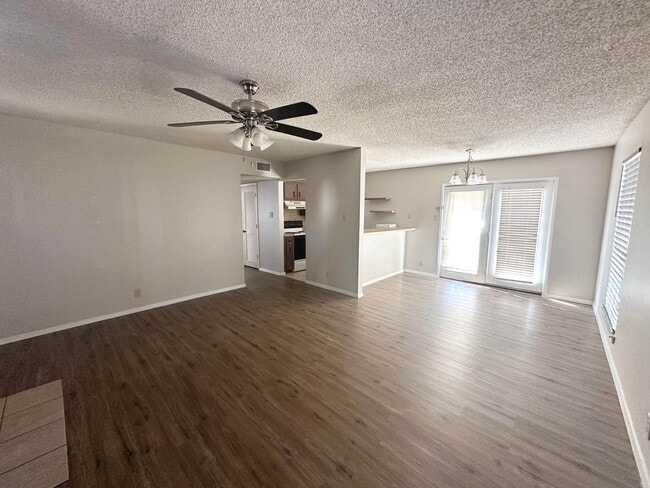 Building Photo - 2 Bedroom 1 Bathroom House For Rent!