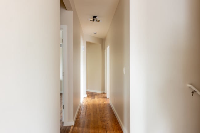 Building Photo - 718 Hazelwood St