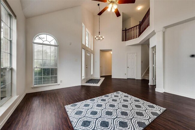 Building Photo - 1329 Sheila Dr