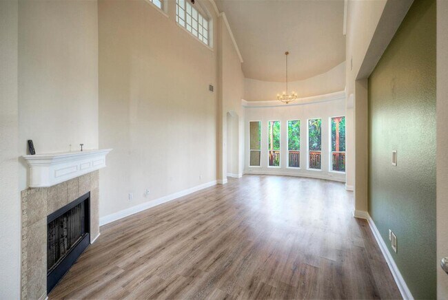 Foto del edificio - 3912 Coopers Hawk Cove