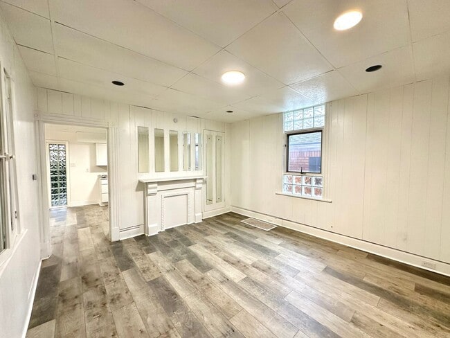 Building Photo - Updated 1 Bedroom, 1 Bath Unit in Highland...